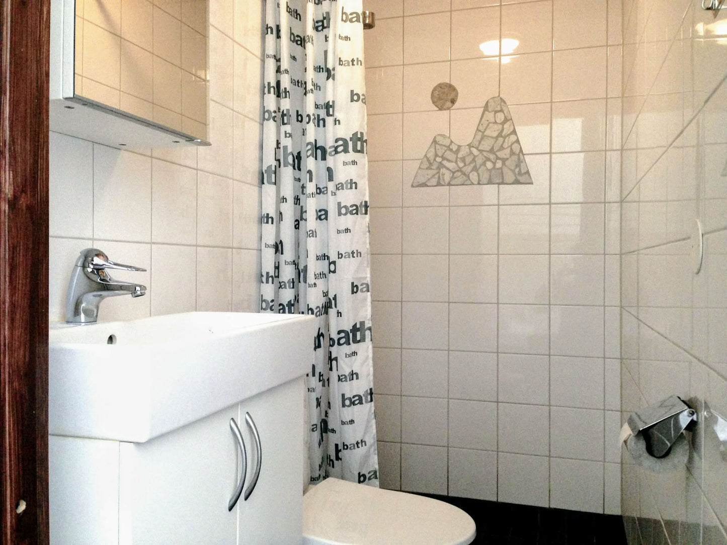 Bathroom Deep Clean – Hotel‑Fresh Finish for Your Rental